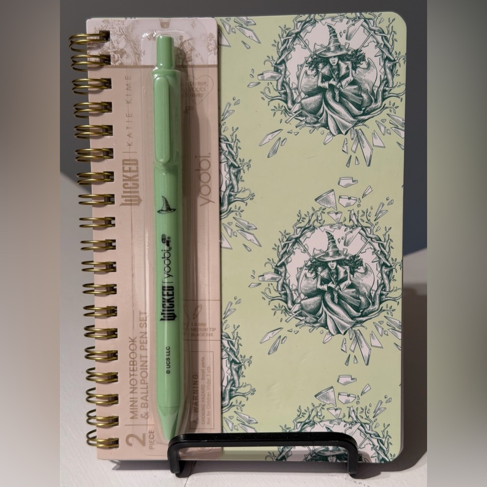 Yoobi Light Green Wicked Elphaba Notebook and Pen Set New